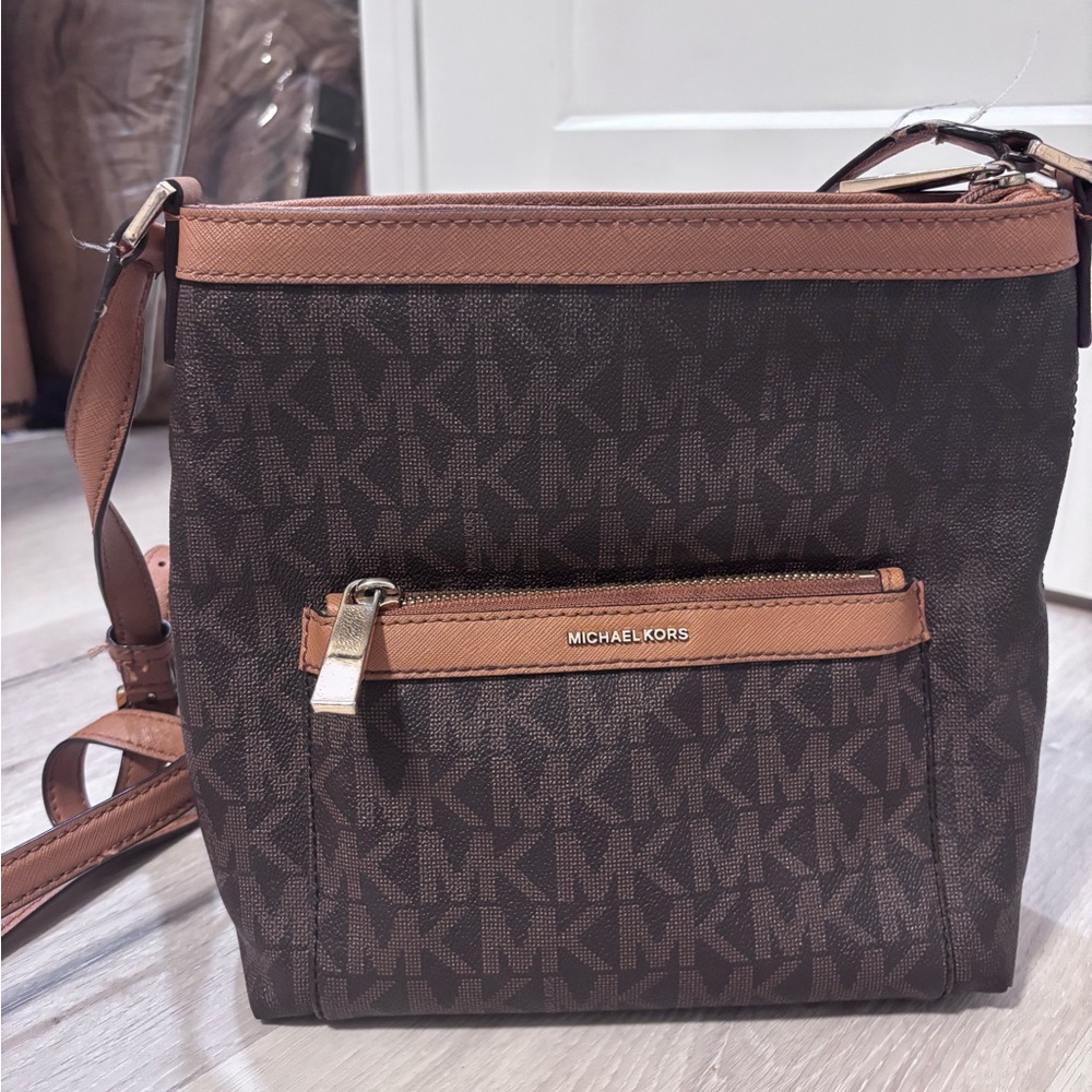 Michael Kors Simple Crossbody Bag – Casual Brown MK Logo Purse For Everyday Use